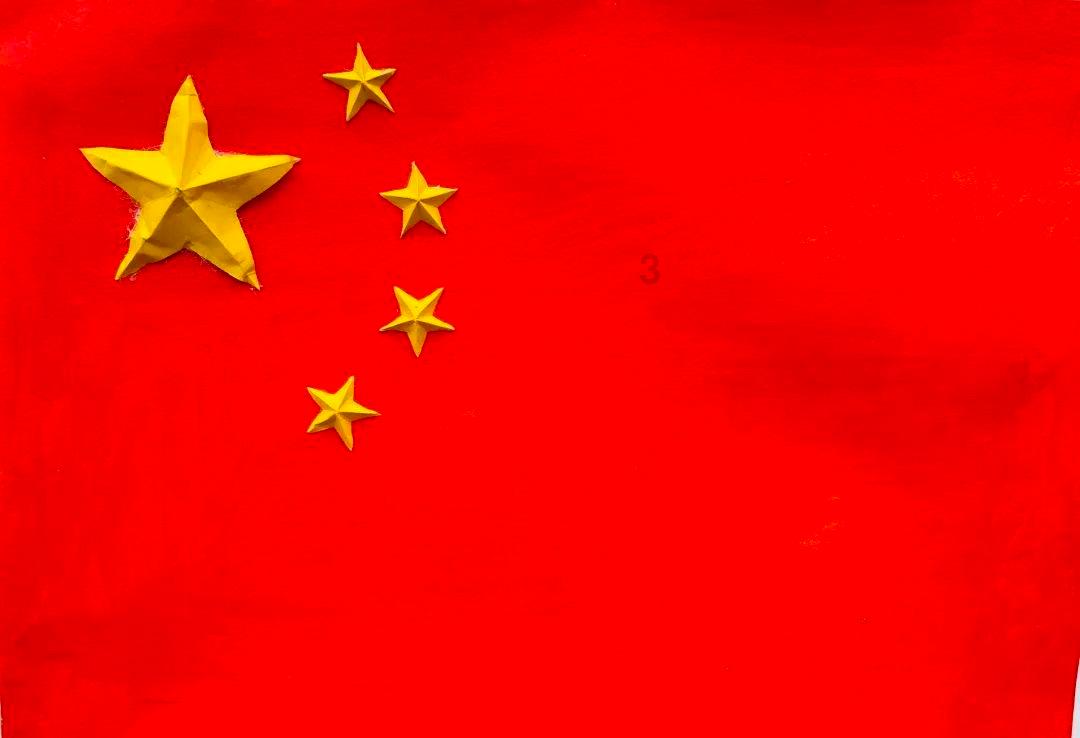 冰面突然碎裂!游客昆明轿子山游玩,贸然上冰湖……